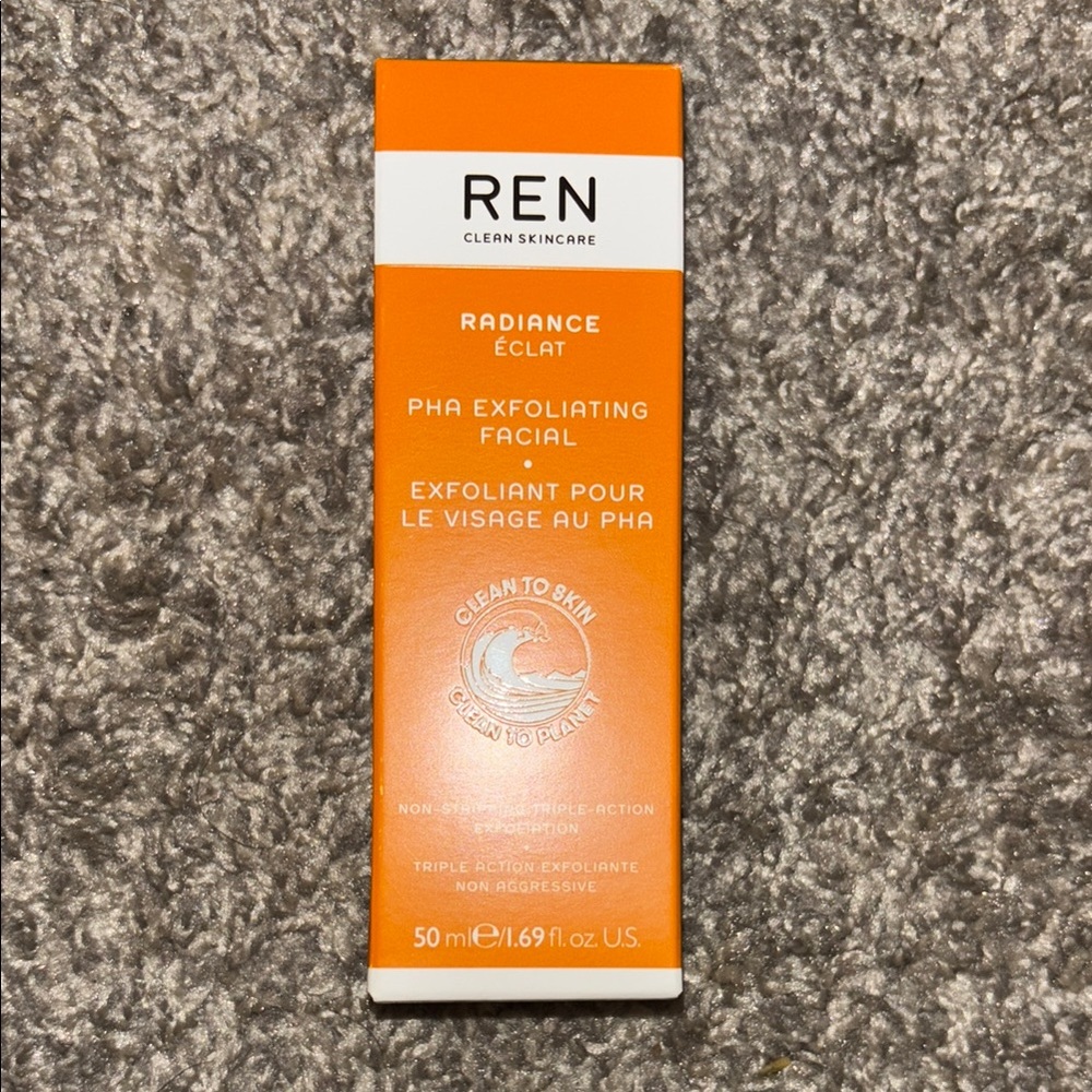 REN Clean Skincare Radiance PHA Exfoliating Facial